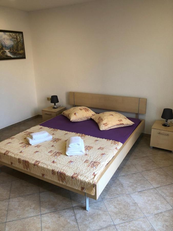 Miro Apartmani Ražanac Eksteriør billede
