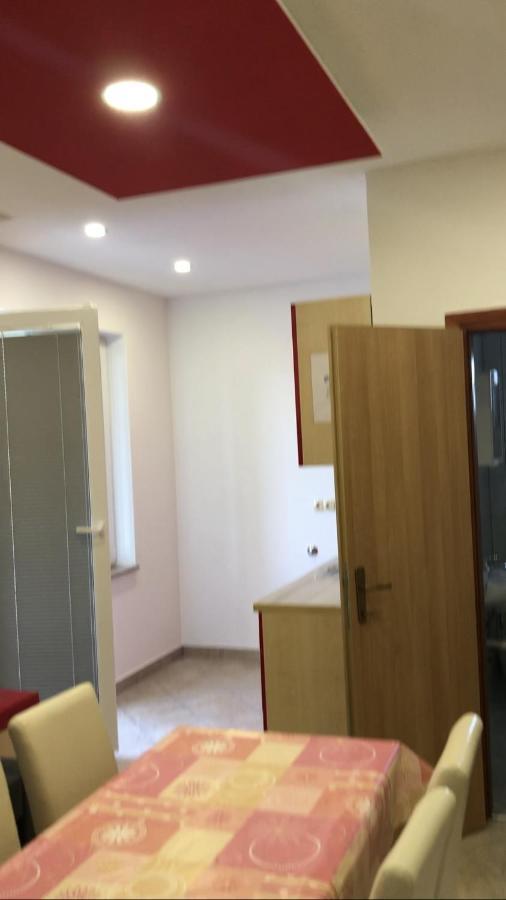 Miro Apartmani Ražanac Eksteriør billede