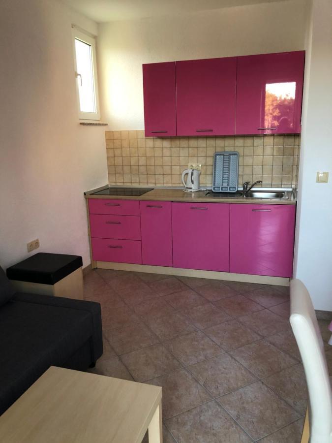 Miro Apartmani Ražanac Eksteriør billede