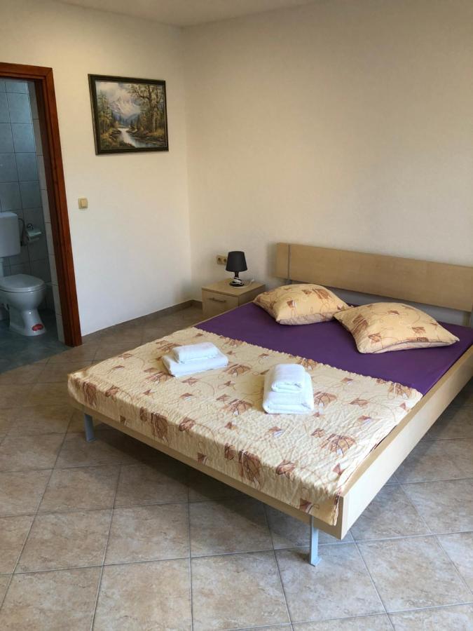 Miro Apartmani Ražanac Eksteriør billede