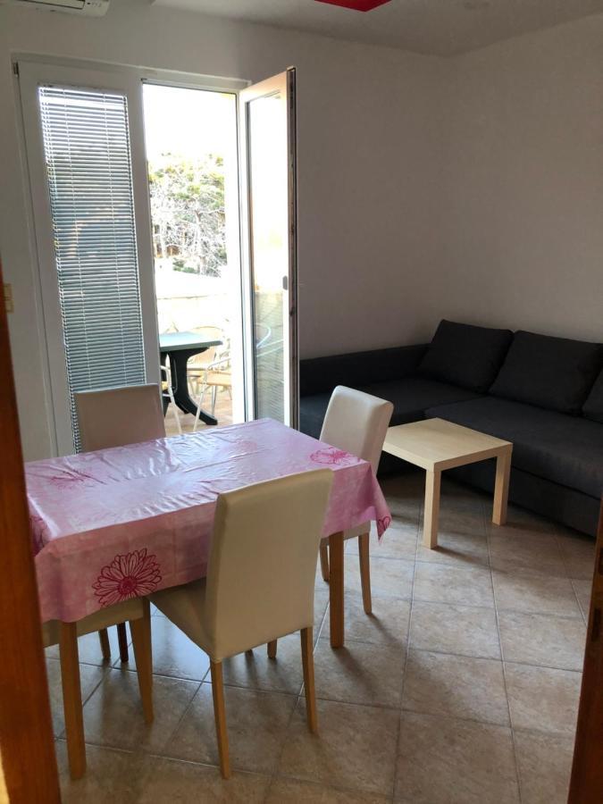 Miro Apartmani Ražanac Eksteriør billede