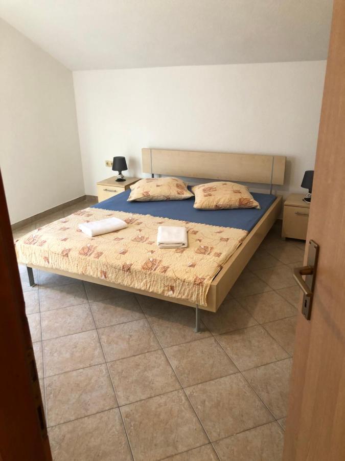 Miro Apartmani Ražanac Eksteriør billede
