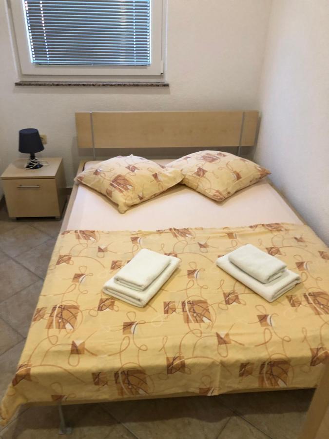 Miro Apartmani Ražanac Eksteriør billede
