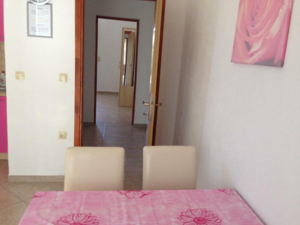 Miro Apartmani Ražanac Eksteriør billede